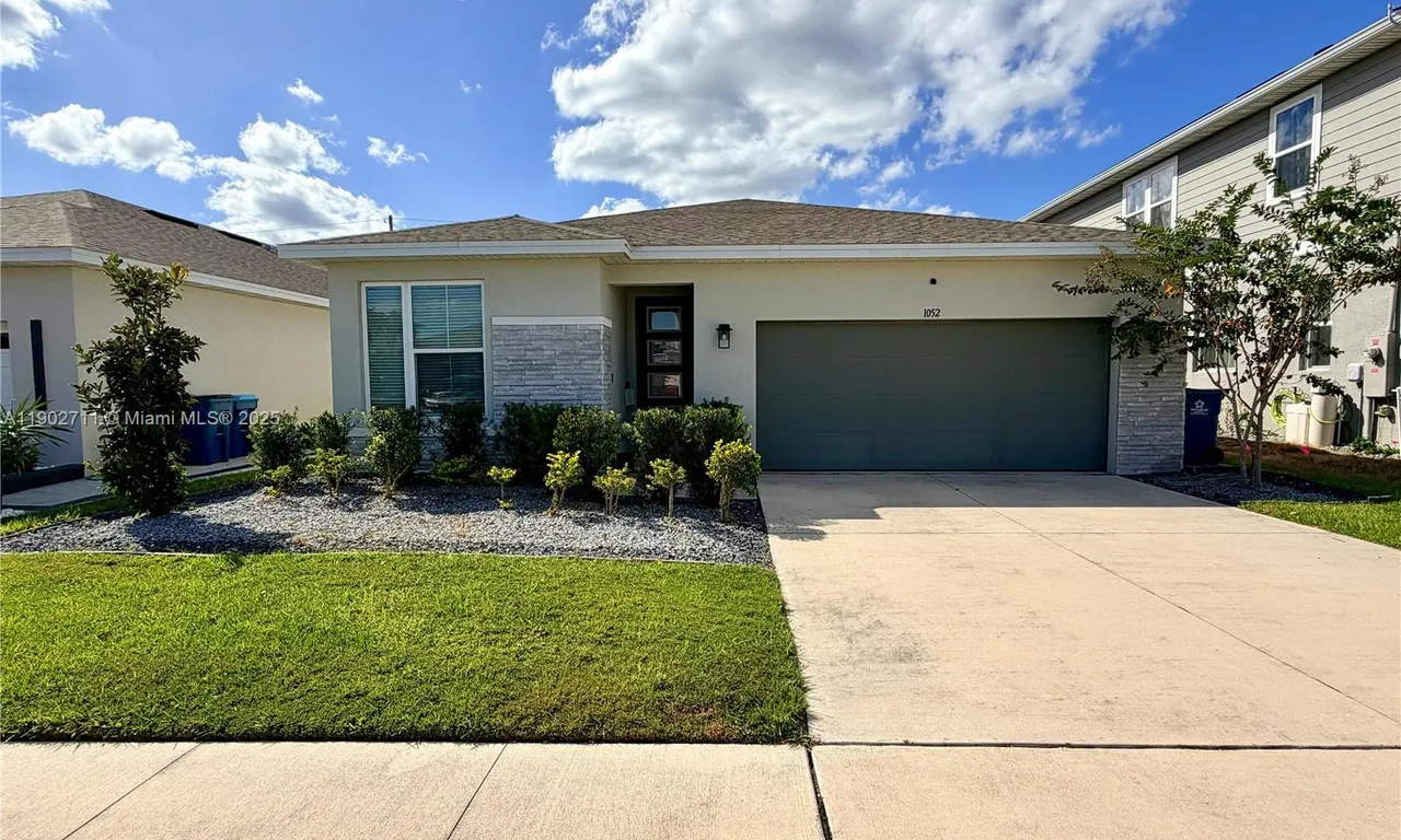 1052 Sugarwood St, Davenport FL 33837