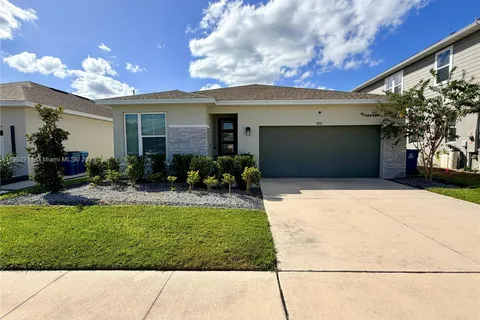 1052 Sugarwood St, Davenport FL 33837