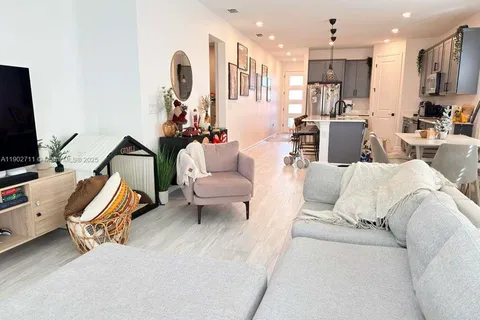 1052 Sugarwood St, Davenport FL 33837