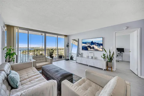 7601 E Treasure Dr # 2412, North Bay Village FL 33141