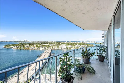 7601 E Treasure Dr # 2412, North Bay Village FL 33141