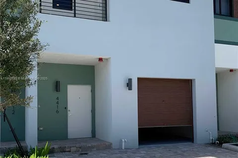 4416 NW 9th St, Plantation FL 33317