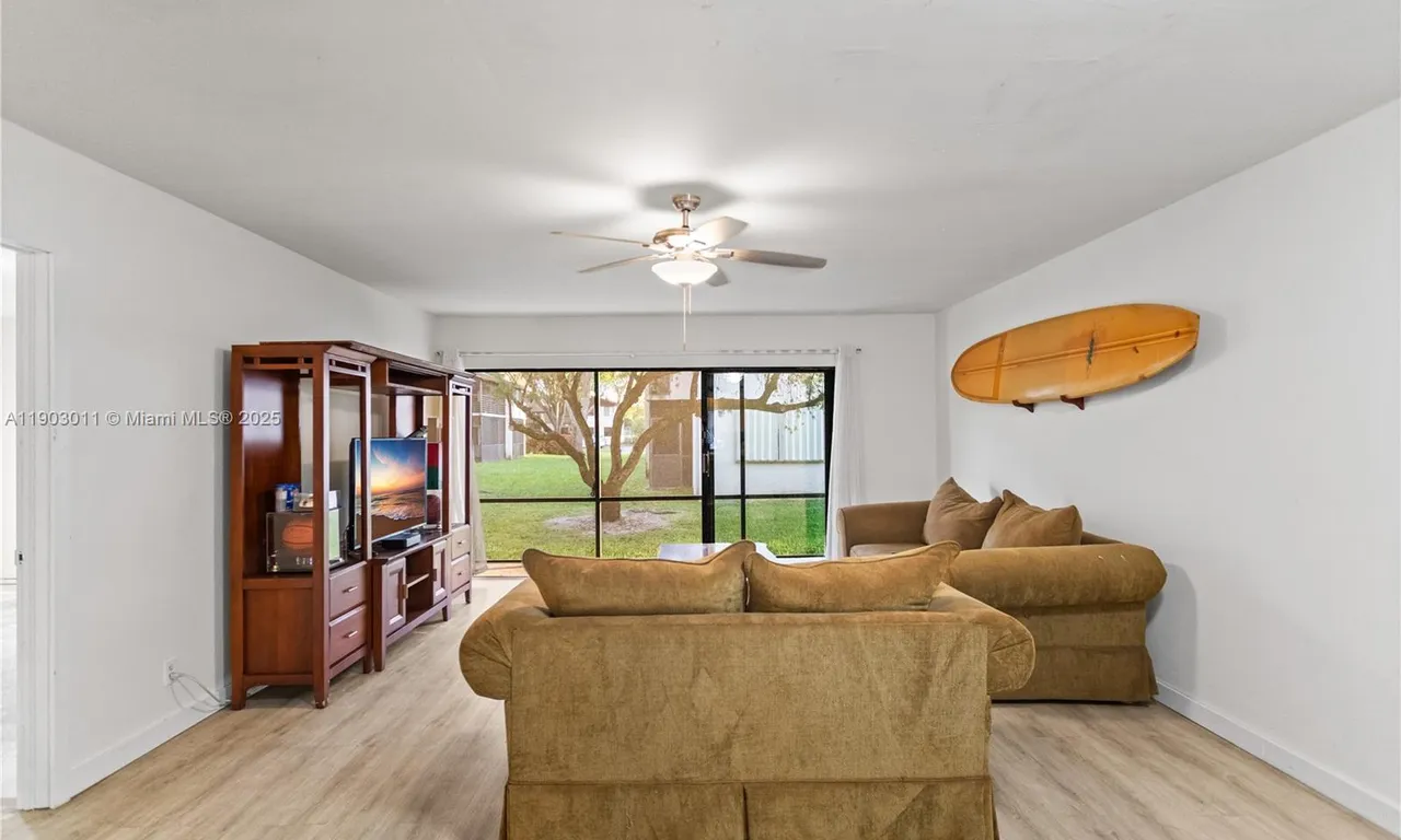 212 W Laurel Dr # 1303, Margate FL 33063