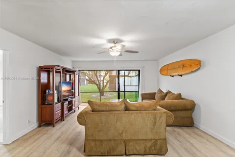 212 W Laurel Dr # 1303, Margate FL 33063