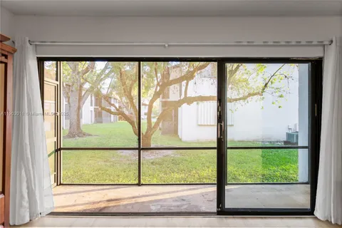 212 W Laurel Dr # 1303, Margate FL 33063