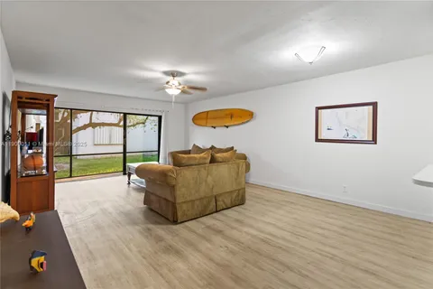 212 W Laurel Dr # 1303, Margate FL 33063