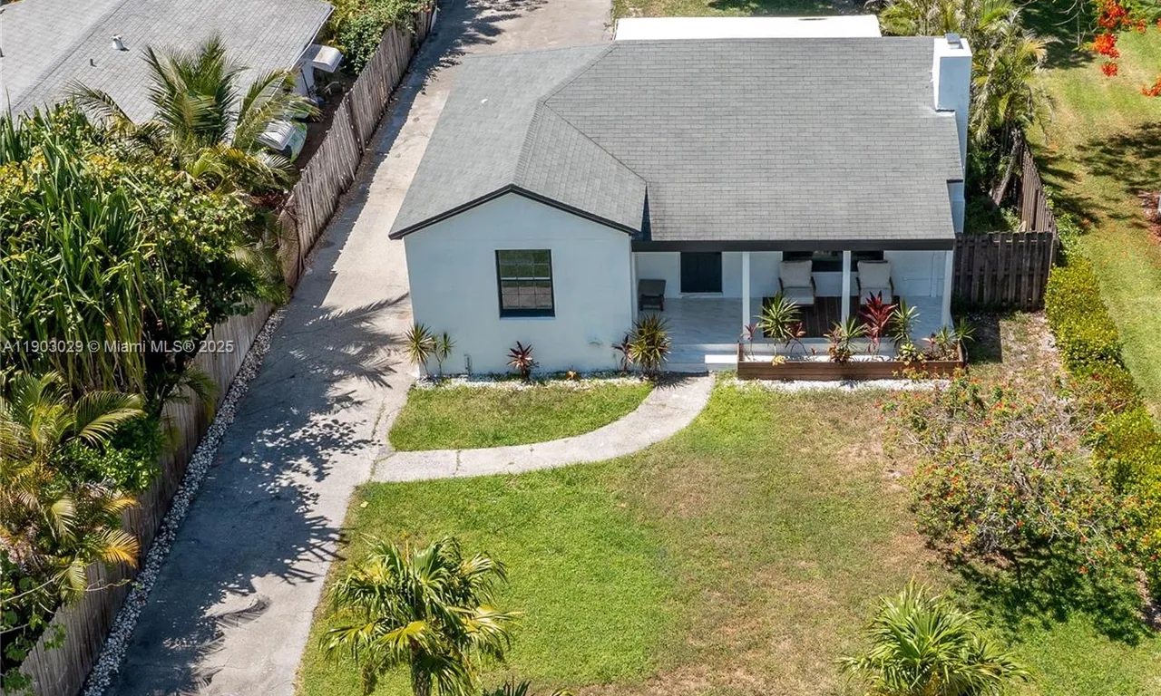 246 NE 13th St, Delray Beach FL 33444