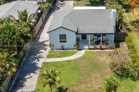 246 NE 13th St, Delray Beach FL 33444