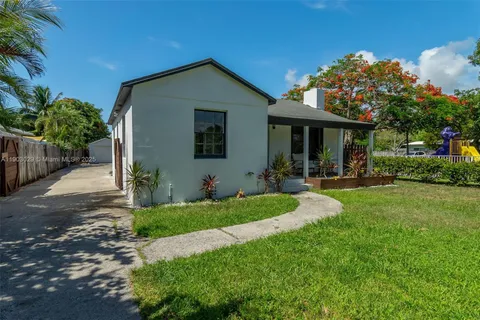 246 NE 13th St, Delray Beach FL 33444