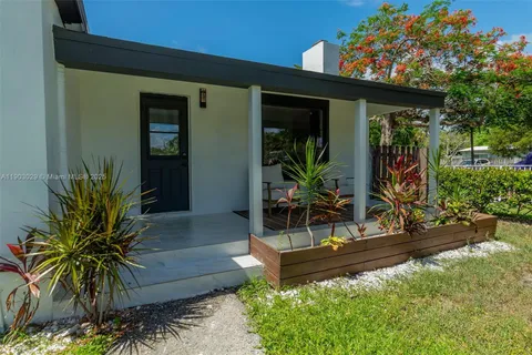 246 NE 13th St, Delray Beach FL 33444