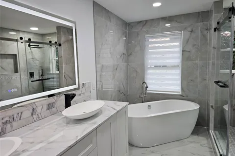 4 Alford Ct, Palm Beach Gardens FL 33418