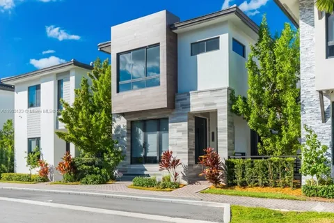 8013 NW 42nd St, Doral FL 33166