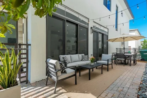 8013 NW 42nd St, Doral FL 33166