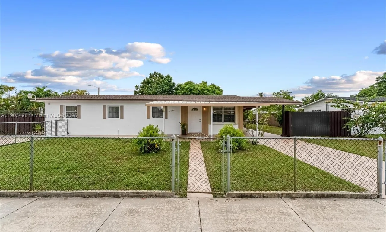 19700 NW 48th Ave, Miami Gardens FL 33055