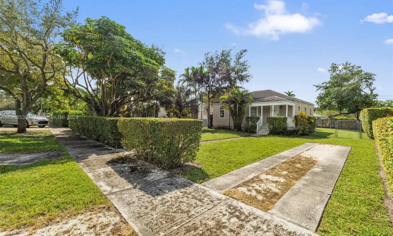 52 Flagler Dr, Miami Springs FL 33166