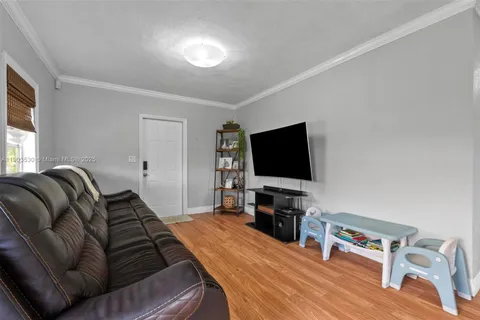 52 Flagler Dr, Miami Springs FL 33166