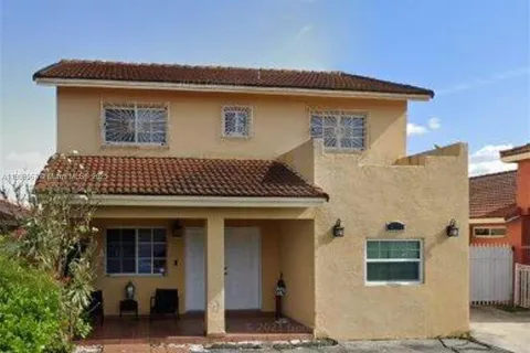 12373 NW 98th Ave, Hialeah Gardens FL 33018