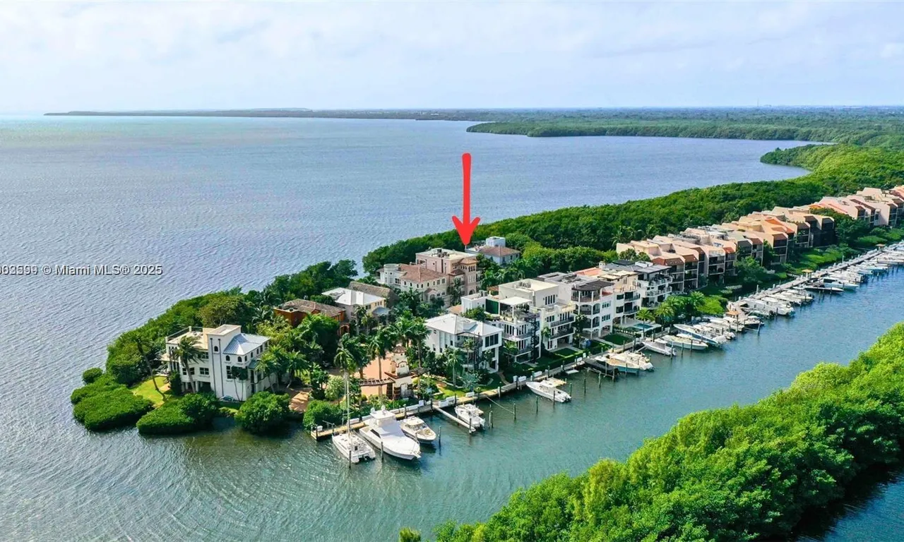 5863 Paradise Point Dr, Palmetto Bay FL 33157