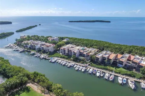 5863 Paradise Point Dr, Palmetto Bay FL 33157