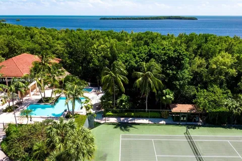 5863 Paradise Point Dr, Palmetto Bay FL 33157