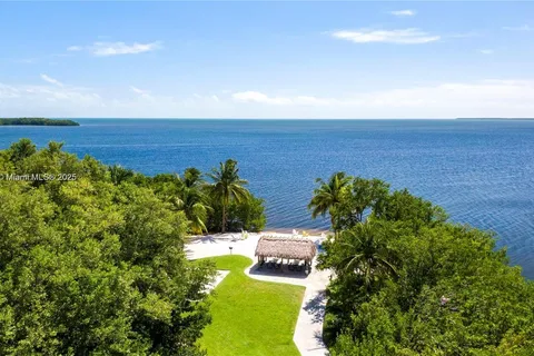 5863 Paradise Point Dr, Palmetto Bay FL 33157