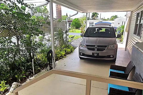 4208 S Shady Ln, Boynton Beach FL 33436