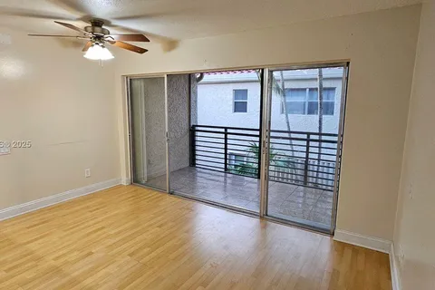 5352 NE 6th Ave # G9, Oakland Park FL 33334