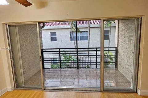 5352 NE 6th Ave # G9, Oakland Park FL 33334