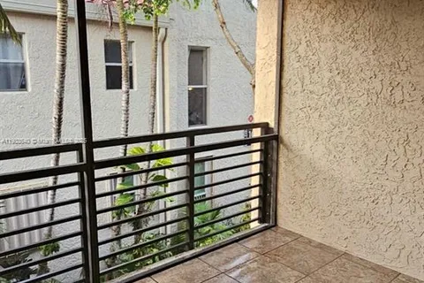 5352 NE 6th Ave # G9, Oakland Park FL 33334