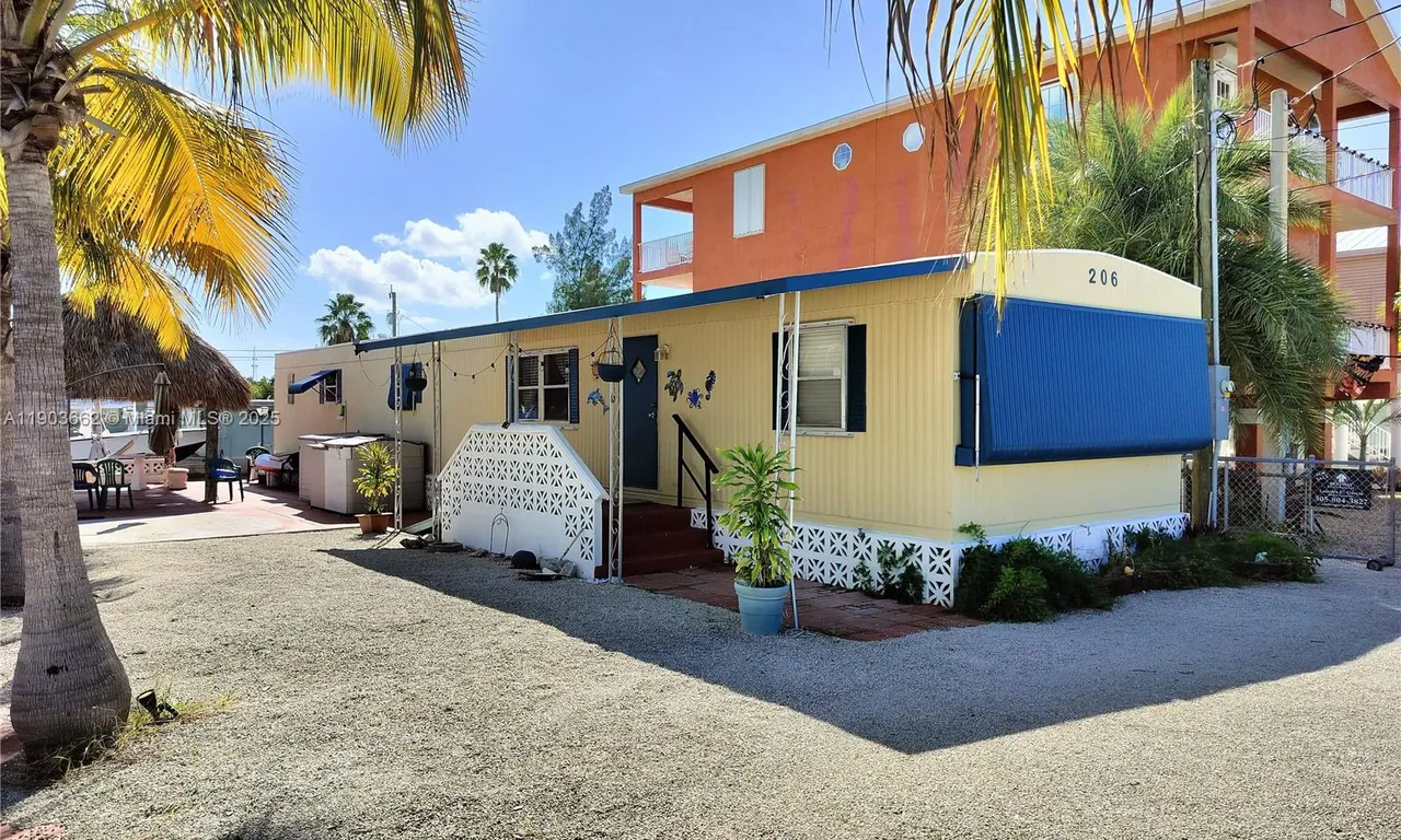 206 W 2 Court, Other City - In The State Of Florida FL 33037