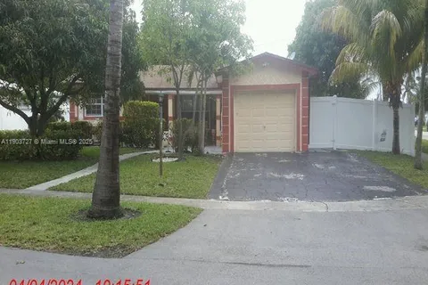 3301 NW 32nd Ct, Lauderdale Lakes FL 33309
