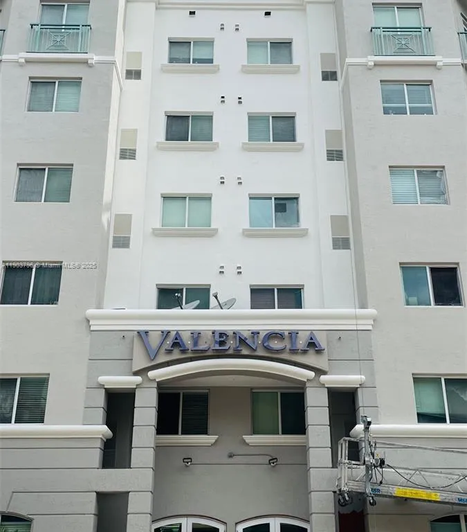 6001 SW 70th St # 113, South Miami FL 33143