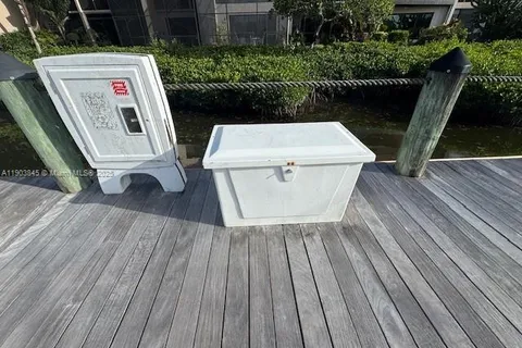 6200 SW 152nd St, Palmetto Bay FL 33157