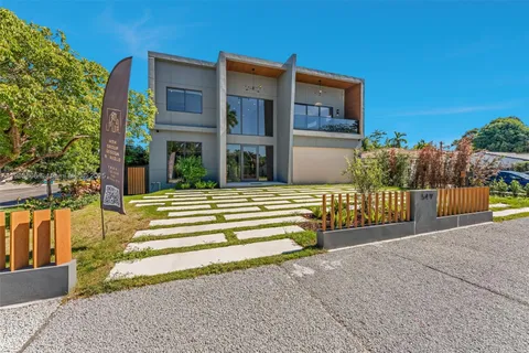 549 East Dr, Miami Springs FL 33166