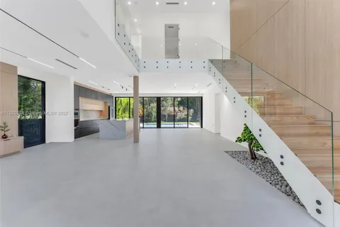 549 East Dr, Miami Springs FL 33166