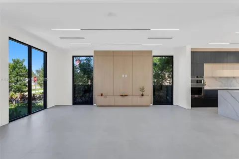 549 East Dr, Miami Springs FL 33166