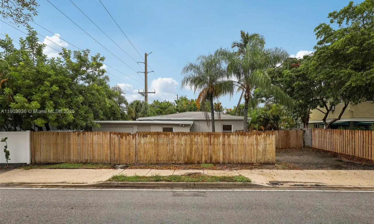 1213 NE 13th St, Fort Lauderdale FL 33304