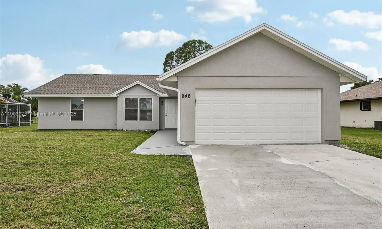 846 SE Cavern Ave, Port St. Lucie FL 34983