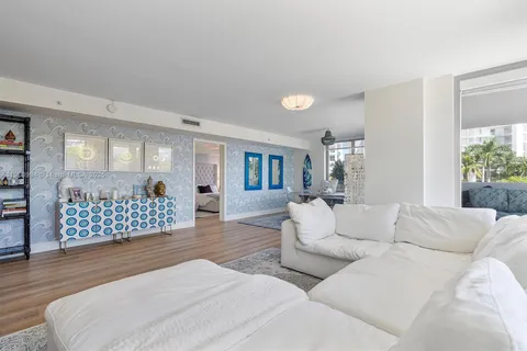 1133 102nd St # 301, Bay Harbor Islands FL 33154