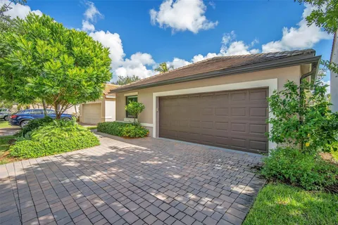 225 E Bayridge Dr, Weston FL 33326