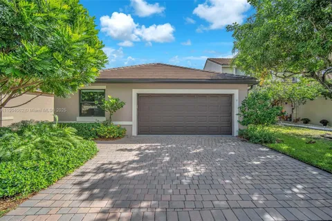 225 E Bayridge Dr, Weston FL 33326