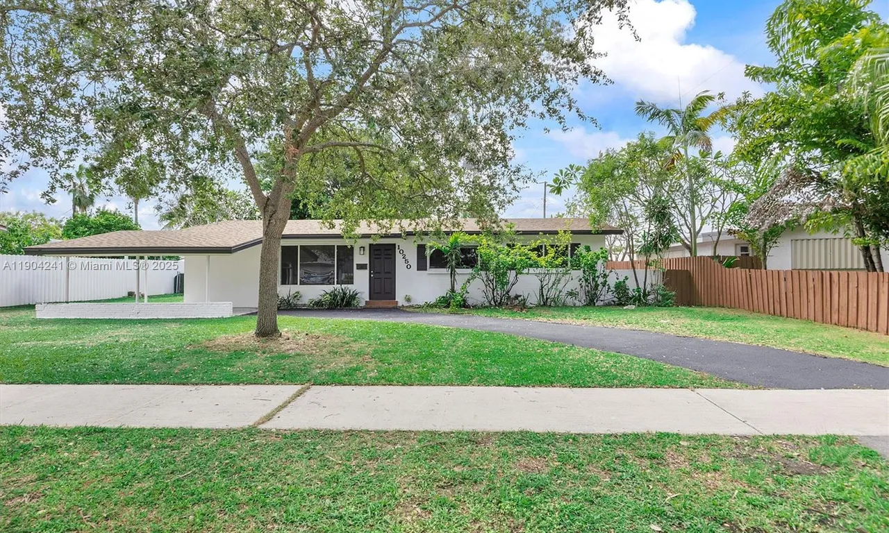 10250 Pan American Dr, Cutler Bay FL 33189