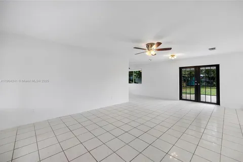 10250 Pan American Dr, Cutler Bay FL 33189