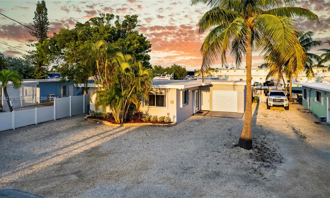 132 E Gardenia St, Tavernier FL 33070