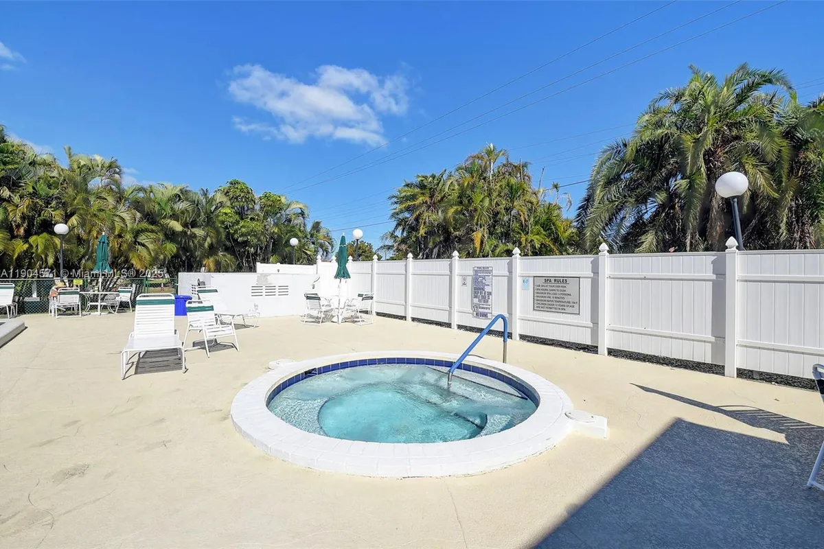 1520 NW 19th Ter # 102, Delray Beach FL 33445