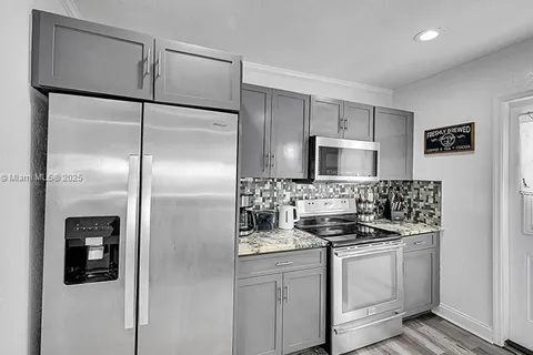 422 49th St, West Palm Beach FL 33407