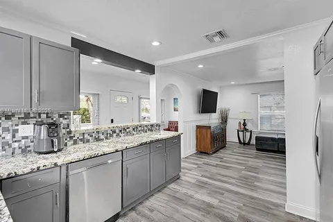 422 49th St, West Palm Beach FL 33407