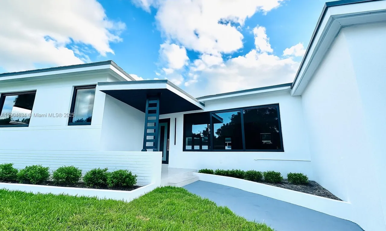 20 NE 135th St, North Miami FL 33161