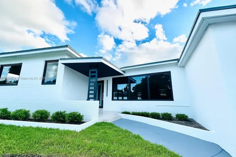 20 NE 135th St, North Miami FL 33161