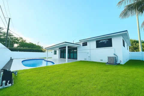 20 NE 135th St, North Miami FL 33161